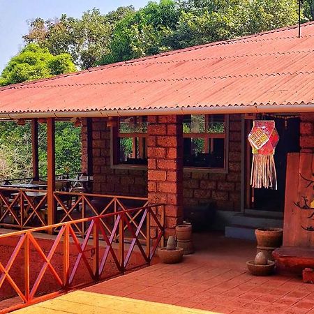 Amrutes' Nisarga Sahavas Villa Dāpoli Екстериор снимка